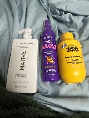 Aussie Total Miracle Heat Protecting Spray - Purple